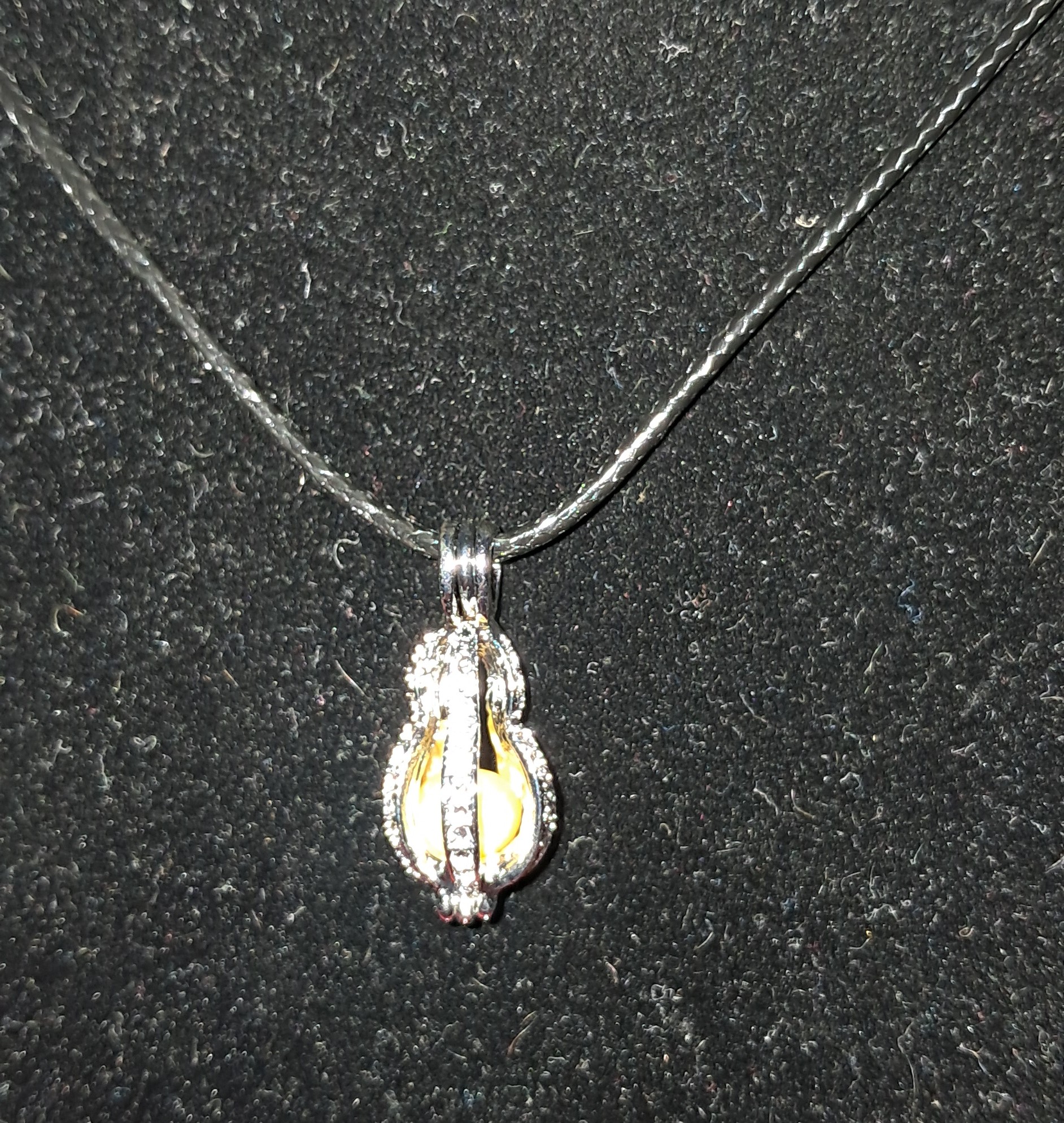 Paw Print Necklace (pearl variant)