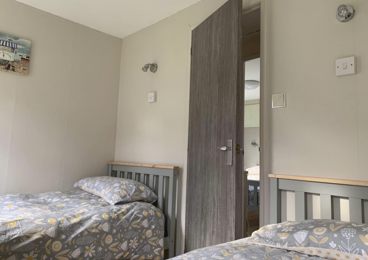 Illustrative Hafan y Môr lodge twin bedroom