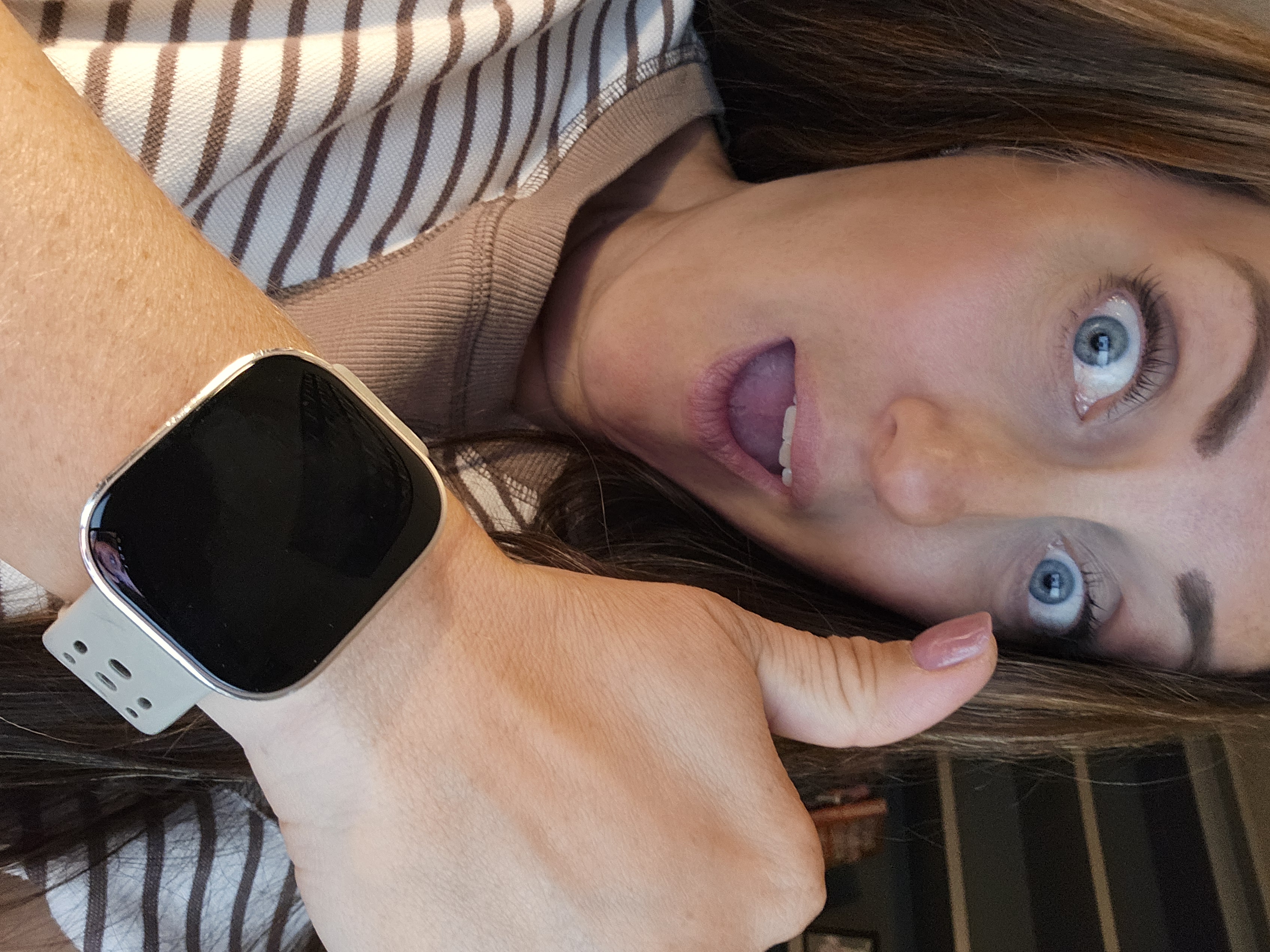 Laura giving a thumbs-up while wearing her Amazfit Bip 6.