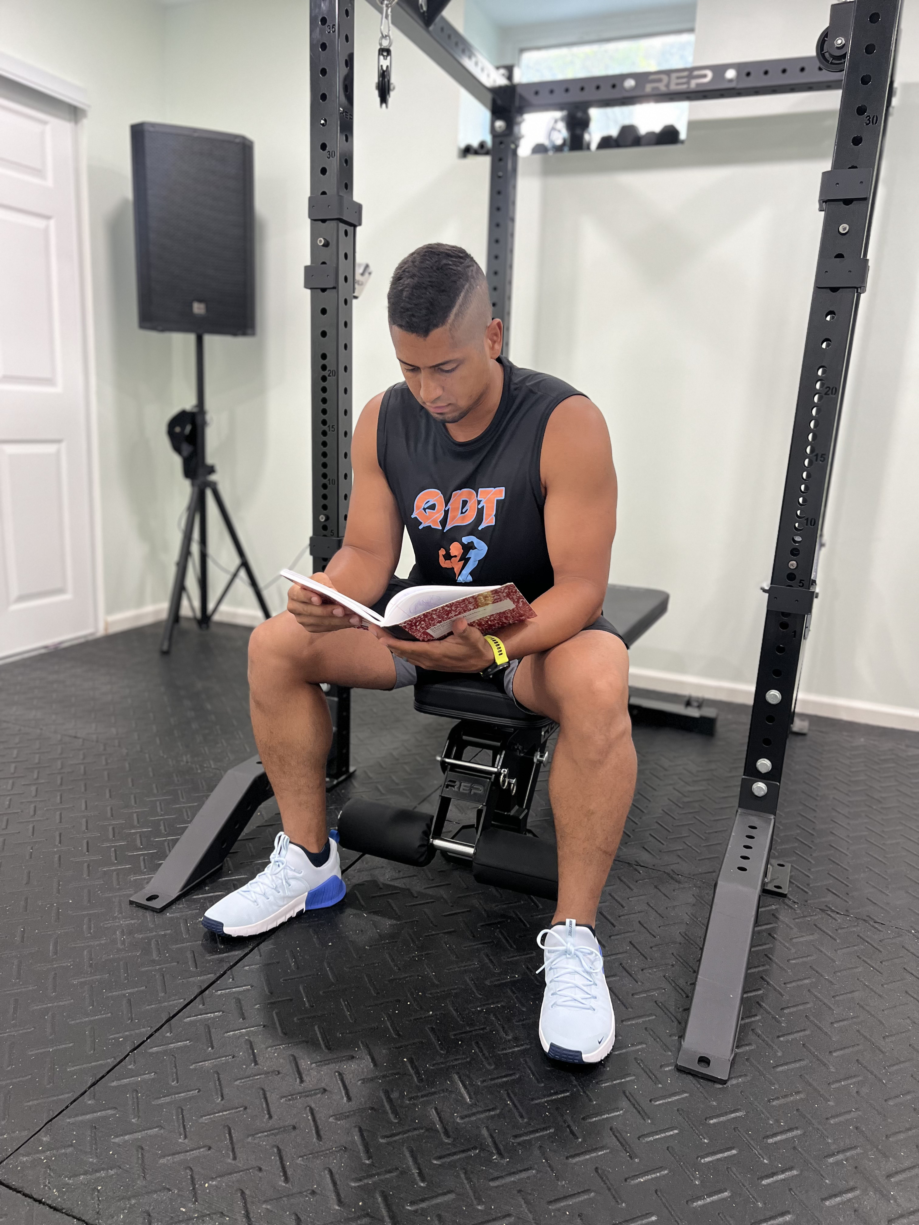 Queens Dad Tank coach reviewing a training plan in the gym